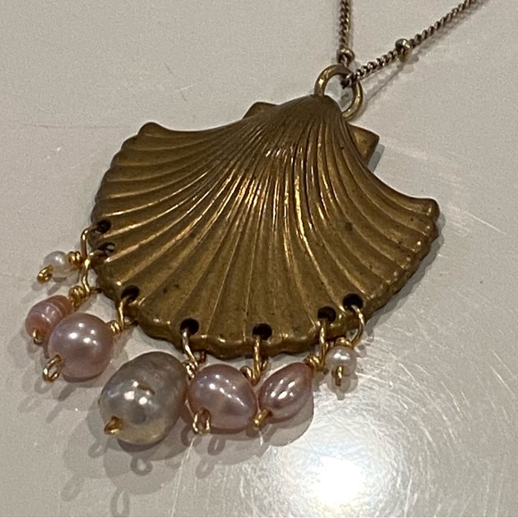 🐚Vintage Brass Shell Necklace🐚 - Picture 3 of 3